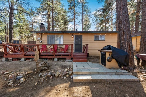 Photo of 314 Victoria Lane, Big Bear, CA 93286 (MLS # SR26218116)