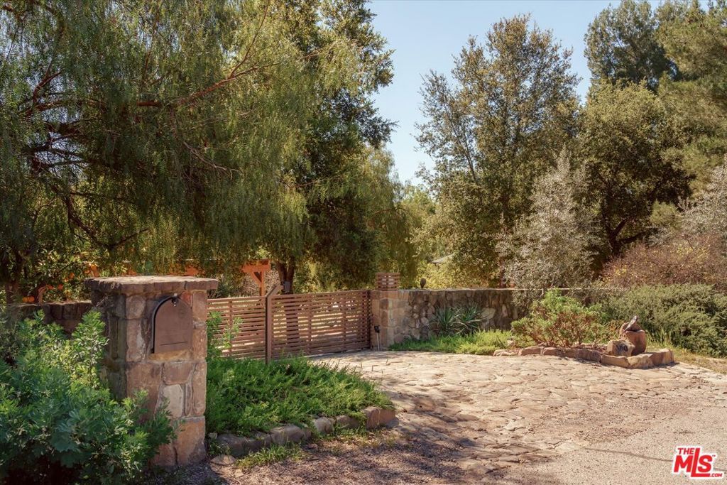 Photo of 4440 Grand Avenue, Ojai, CA 93023 (MLS # 26666703)
