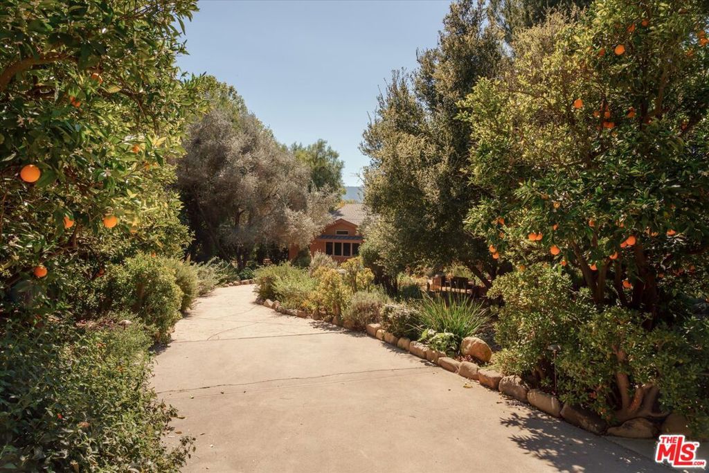 Photo of 4440 Grand Avenue, Ojai, CA 93023 (MLS # 26666703)