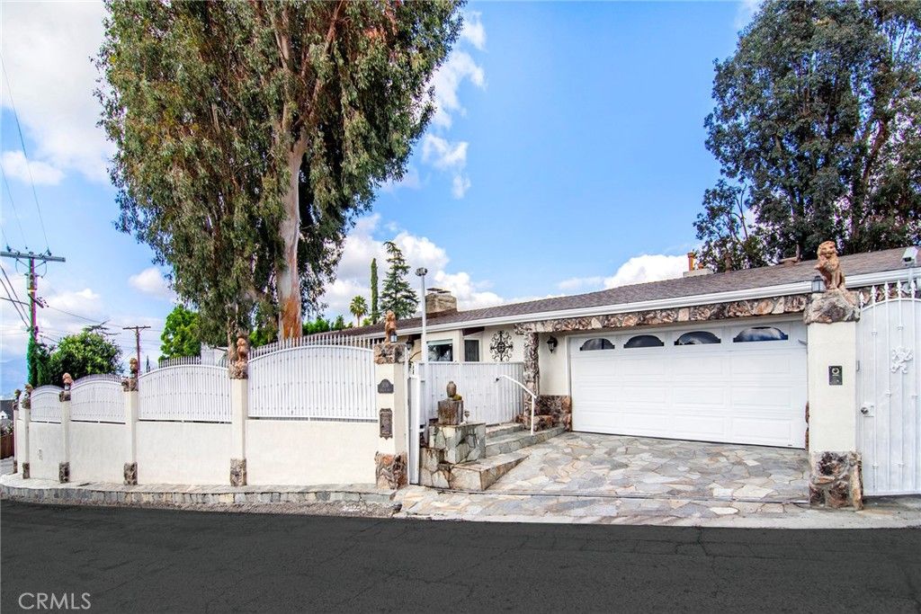 Photo of 5038 Cerrillos Drive, Woodland Hills, CA 91364 (MLS # SR26073178)