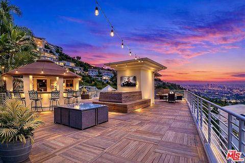 Photo of 8835 Evanview Drive, Los Angeles, CA 90069 (MLS # 26639759)