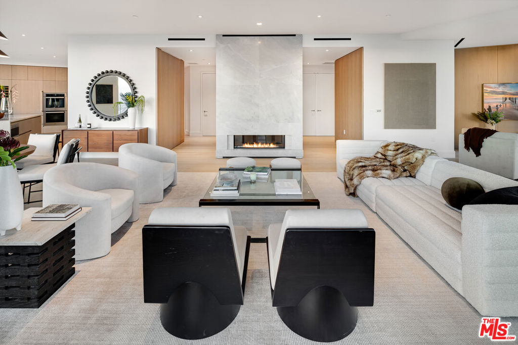 Properties 3 211 W Elm Court 18A