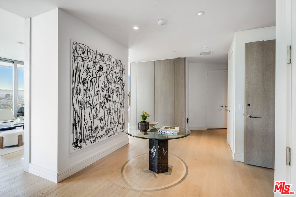 Properties 2 211 W Elm Court 18A