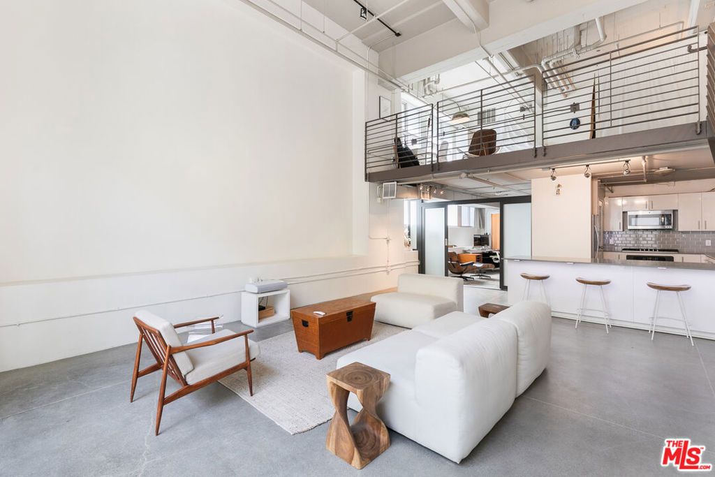 Photo of 1130 S Flower Street #103, Los Angeles, CA 90015 (MLS # 25629051)