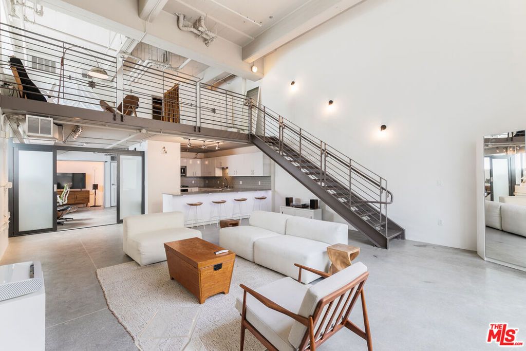 Photo of 1130 S Flower Street #103, Los Angeles, CA 90015 (MLS # 25629051)