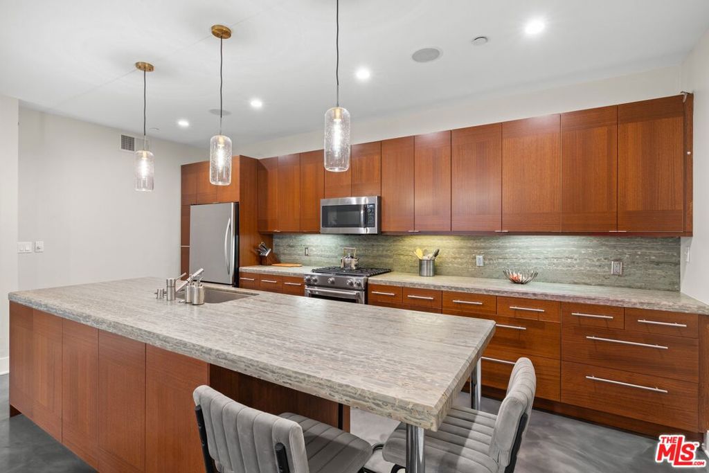 964 Hancock Avenue 103