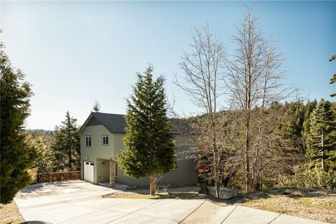 Photo of 26182 Sky Ridge Drive, Twin Peaks, CA 92391 (MLS # IG26046294)