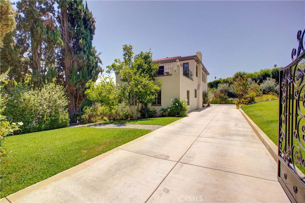 1205 W Highland