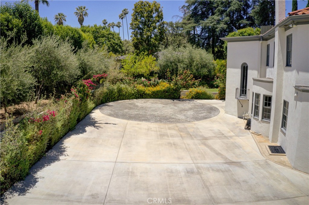 1205 W Highland