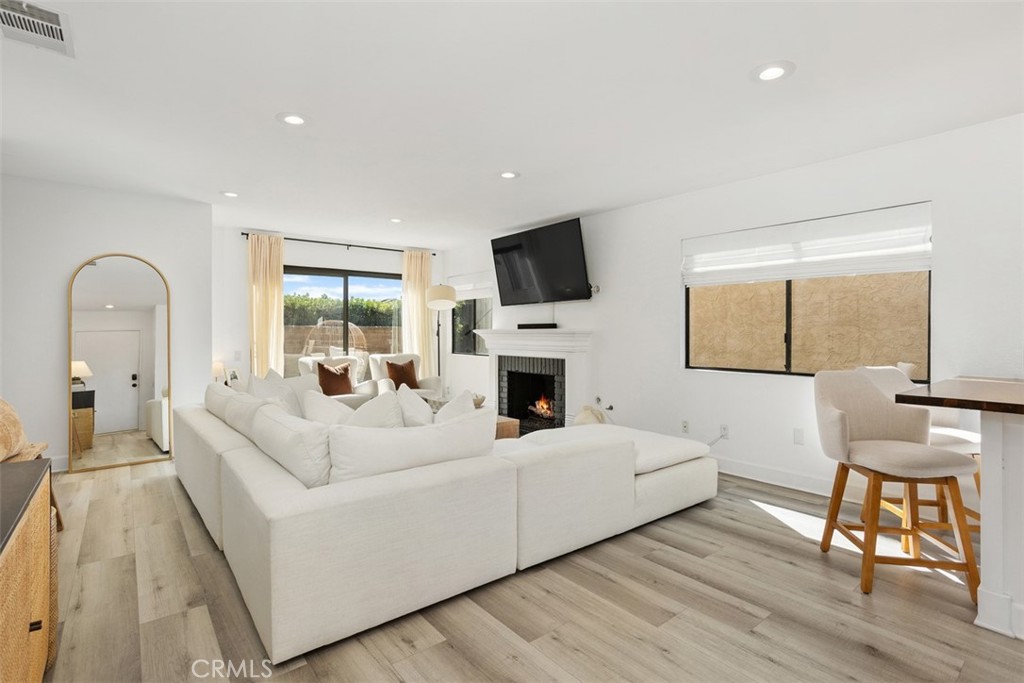 4727 Mayflower Way