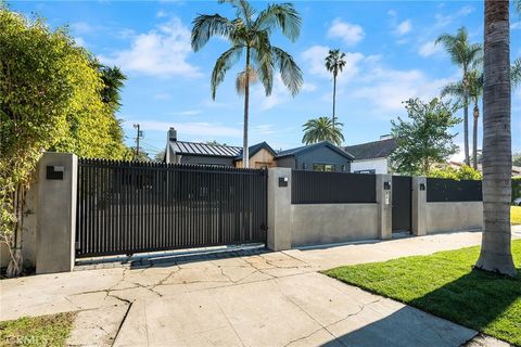 Photo of 622 N La Jolla Avenue, Los Angeles, CA 90048 (MLS # SR25242554)