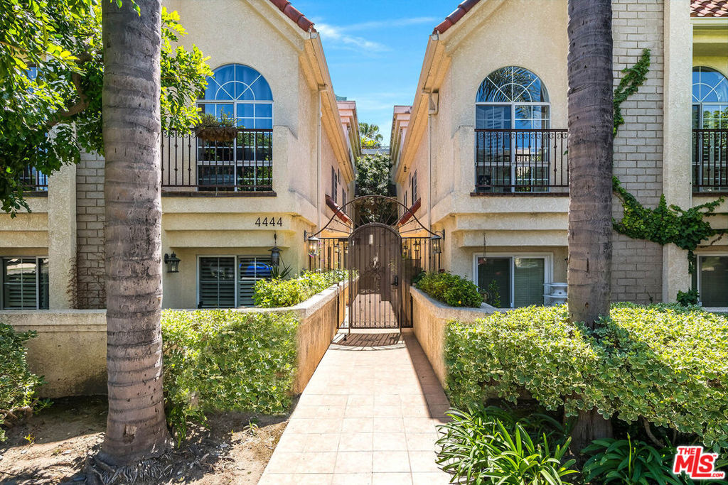 4444 Moorpark Way 202