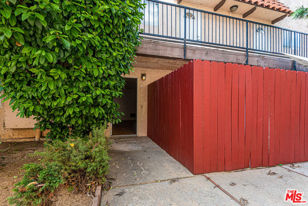 719 N Eucalyptus Avenue 6A