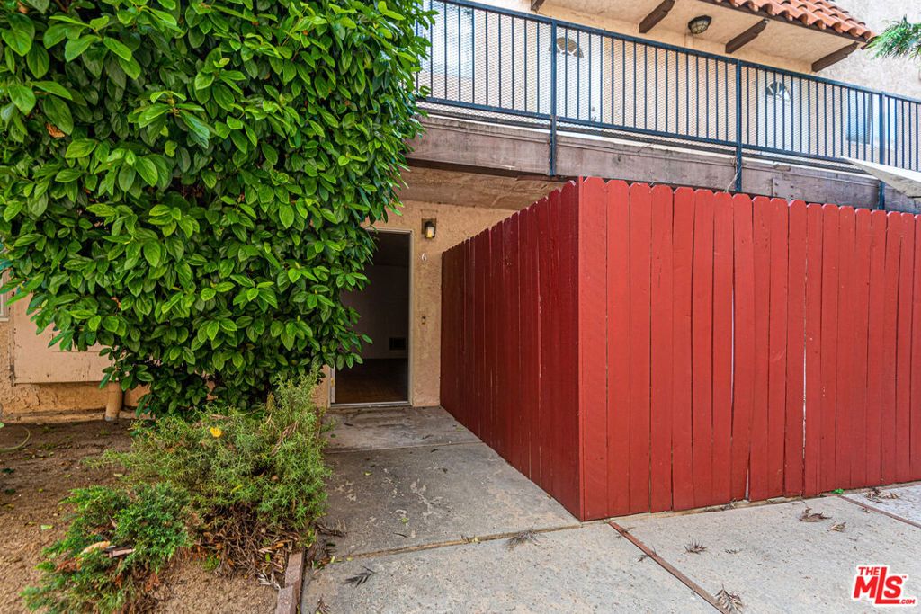 Photo of 719 N Eucalyptus Avenue #6A, Inglewood, CA 90302 (MLS # 26673013)