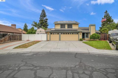 Photo of 1529 Denese Ct Ct, Manteca, CA 95337 (MLS # 41131788)