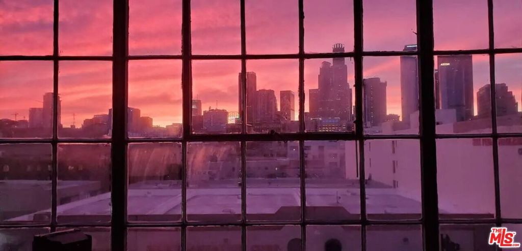 Photo of 420 S San Pedro Street #410, Los Angeles, CA 90013 (MLS # 26661755)