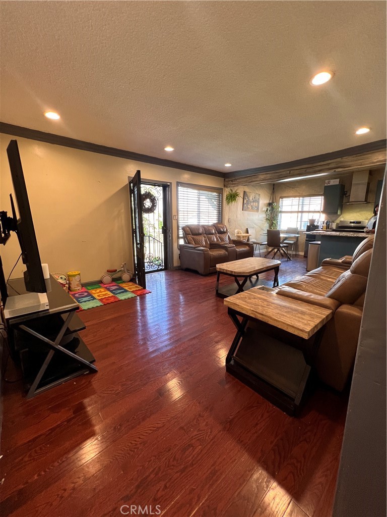 1918 W Piru Street W