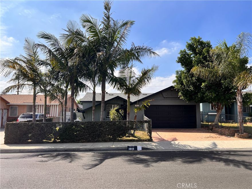 Beautiful Modern Home in the very desirable area of West Compton known as the Rosewood area. This home features 4 bedrooms & 3 bathrooms. Open Concept living room and kitchen, with a convenient Breakfast Bar. Crown Moulding installed throughout the home. 2 CAR GARAGE with driveway parking as well.

This is a must see !!