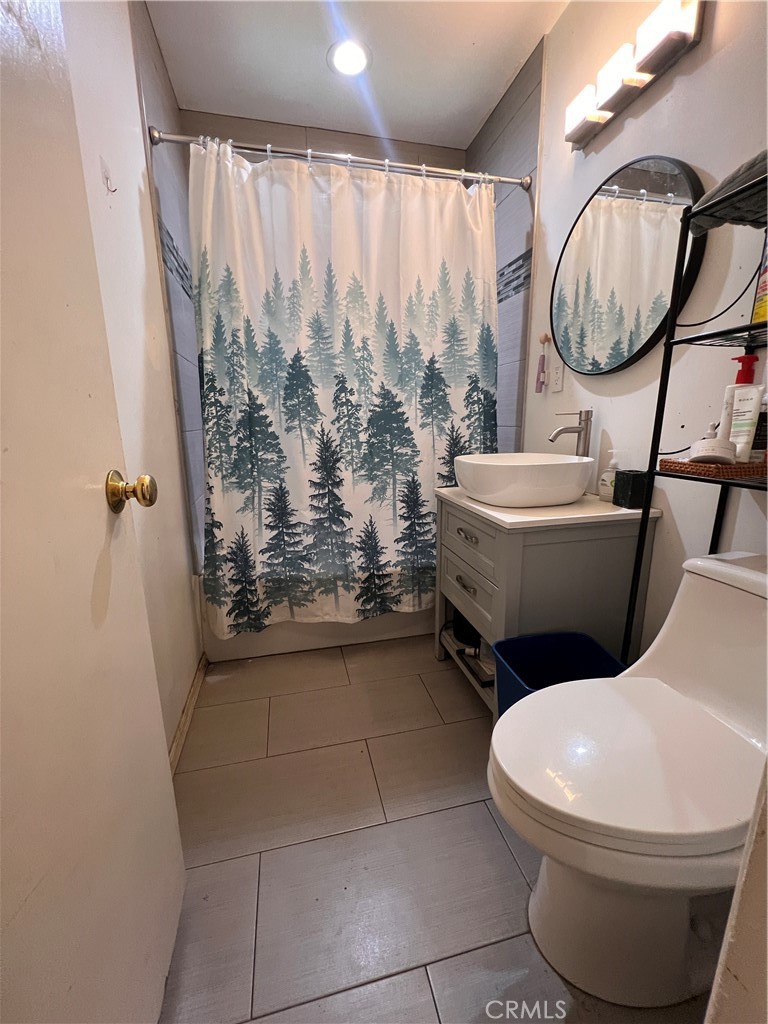 1918 W Piru Street W