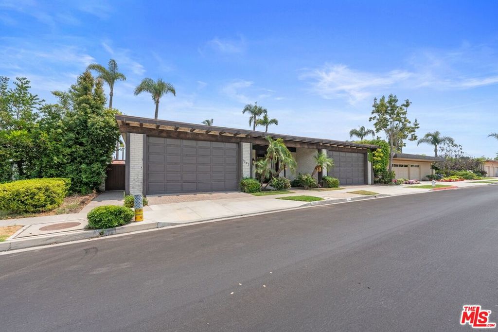 1542 Galaxy Drive