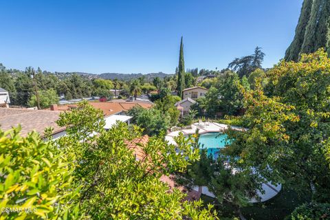 Photo of 5042 Llano Drive, Woodland Hills, CA 91364 (MLS # 225004347)