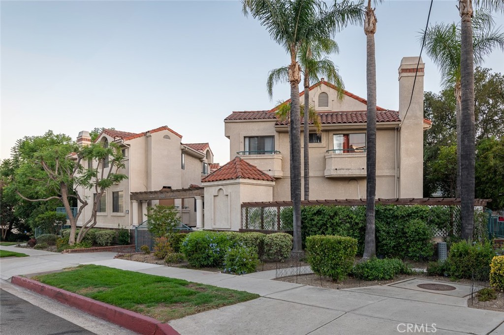 Available immediately, newly renovated townhouse style condo in the highly desirable Villa Alina! Ideally located in one of the most sought-after neighborhoods of La Crescenta, offering 3 Bedrooms and 2.5 Baths with almost 1,500 sqft. of comfortable living space with lots of natural light and open floor plan. Elegant living room features cozy fireplace and wet bar with adjacent gourmet kitchen. High ceilings welcome 3 bedrooms upstairs. The Master bedroom features vaulted ceilings, remodeled bathroom, walk-in closet and a view patio. Additional features include central AC, in unit separate laundry room and a bonus storage area for added convenience. Nestled in a quiet 20 units complex with lovely community spa. Attached 2 car garage with direct access. Conveniently located within minutes of great shops and the Award Winning La Crescenta Schools, great restaurants along Honolulu Ave, Descanso Gardens, hiking trails and freeways.