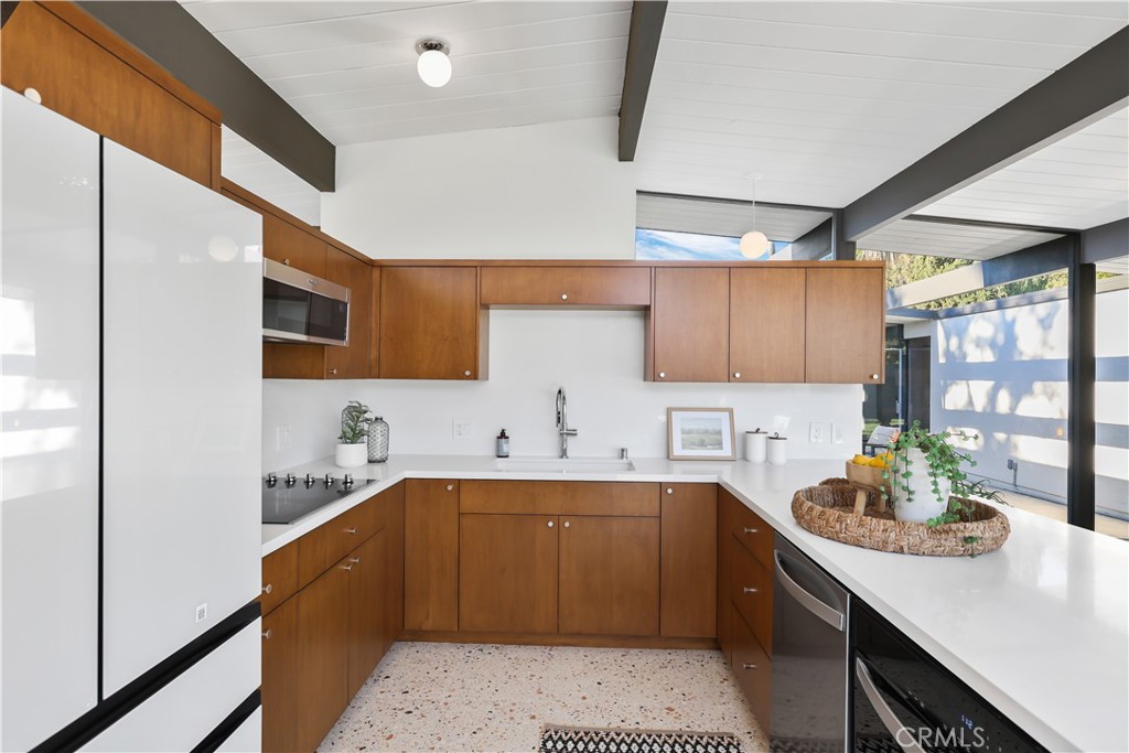 3730 E Casselle Avenue