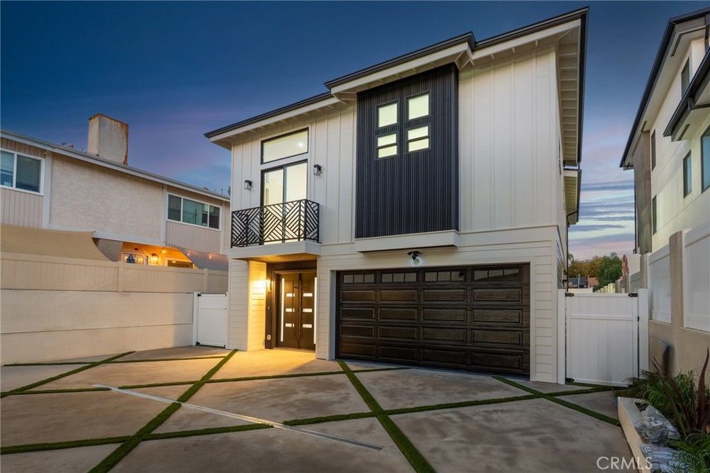 Photo of 110 S Irena Avenue #B, Redondo Beach, CA 90277 (MLS # SB25225745)