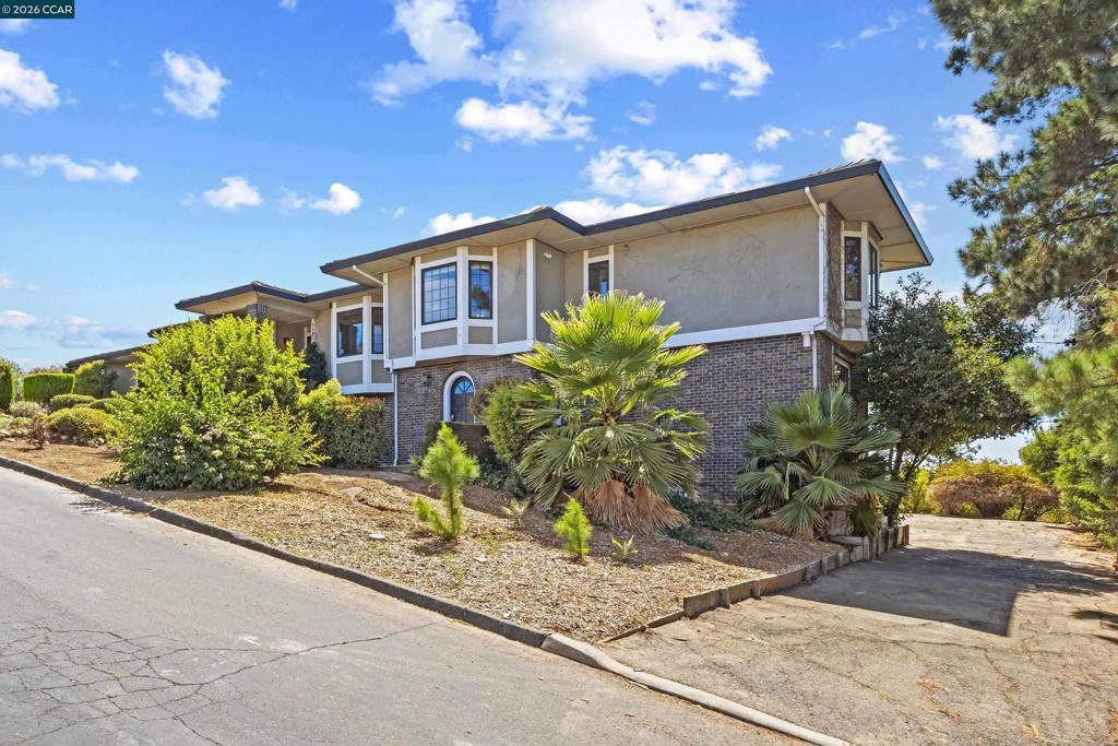 840 Ridge Dr