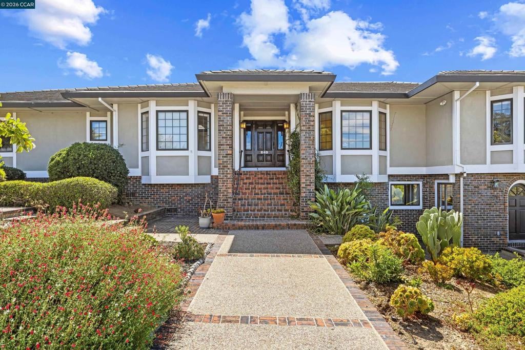 840 Ridge Dr