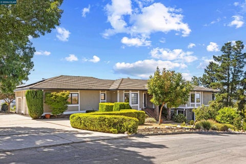 Photo of 840 Ridge Dr DR, Concord, CA 94518 (MLS # 41148036)