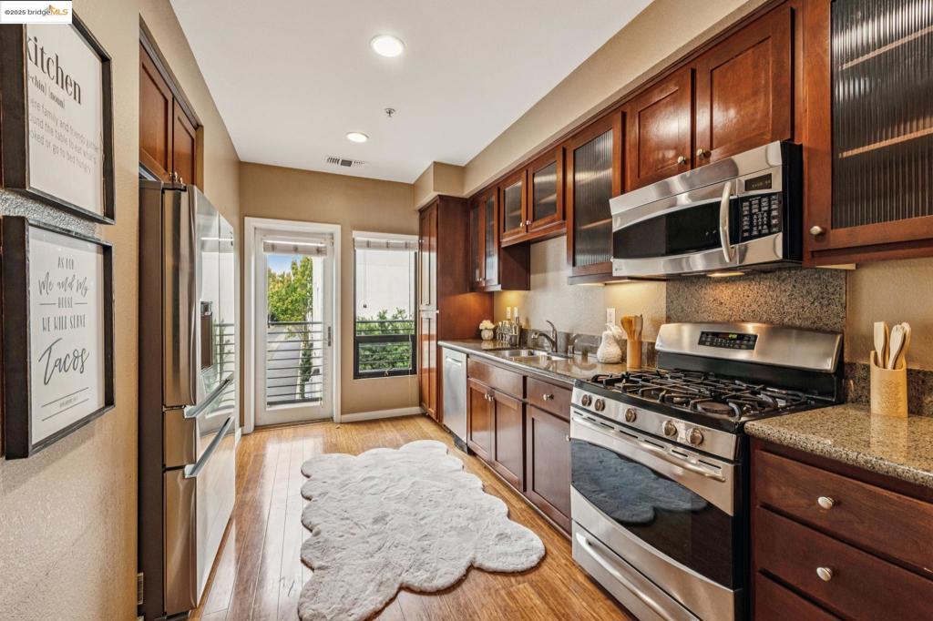 ZEPHYR GATE - Residential