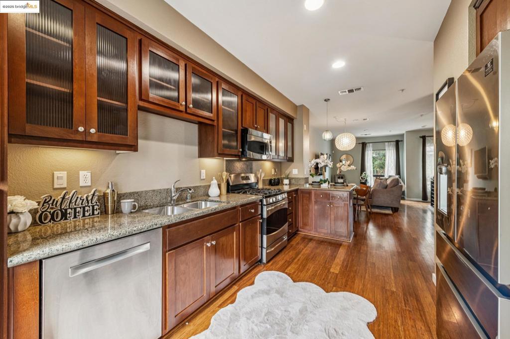 ZEPHYR GATE - Residential