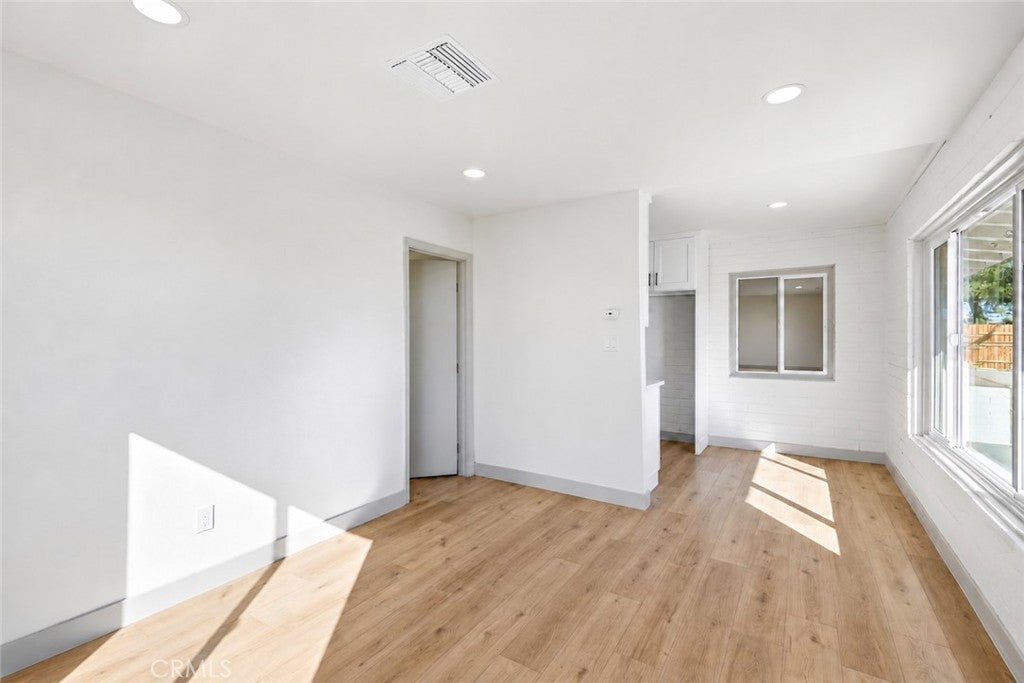 13841 E Avenue G8