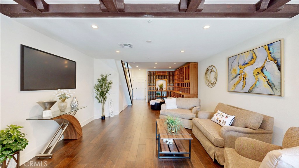 4257 E Ocean Boulevard