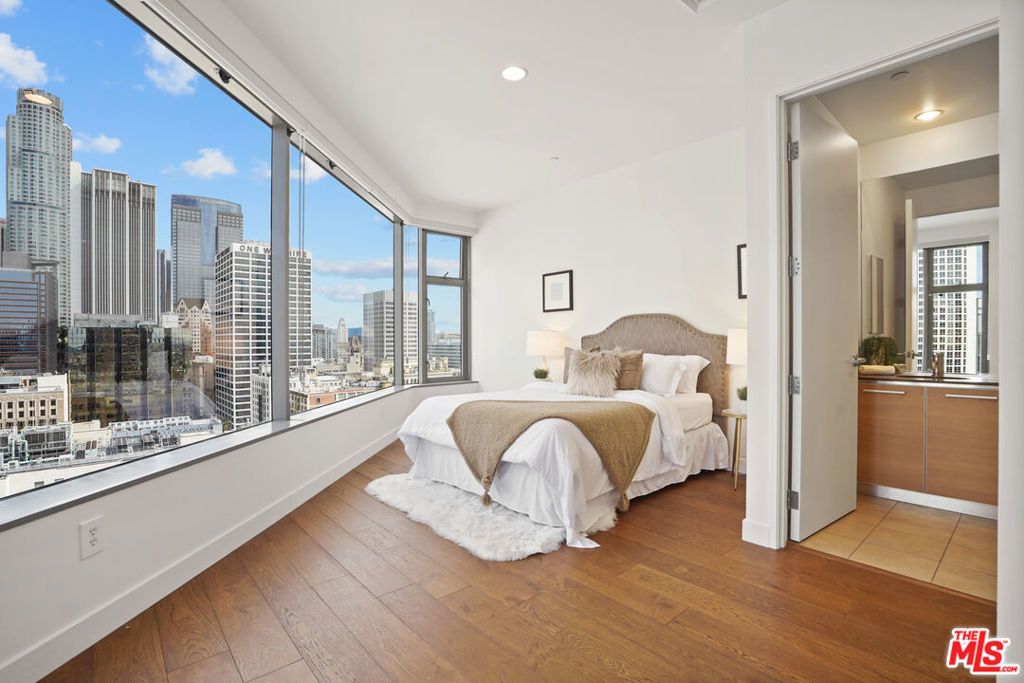 listing image 130726742229334113577