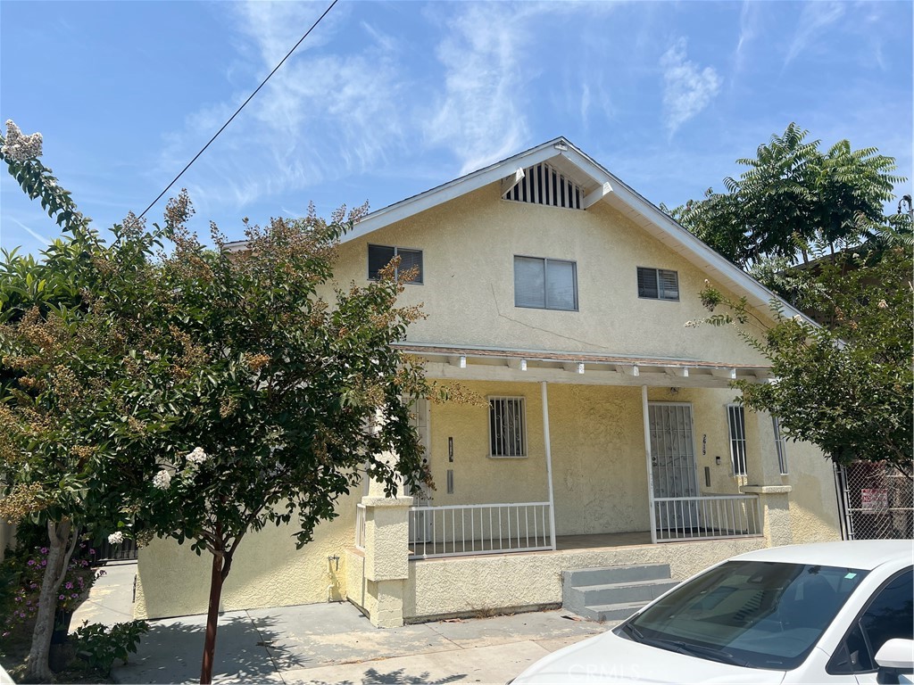 Prime investment opportunity in the heart of Los Angeles, just east of Central Avenue and south of Adams Blvd—close to DTLA, USC, major freeways, and public transit. Located in a high-demand rental area, this property offers both stability and upside in a rapidly appreciating neighborhood.
Updated in 2020, the property is currently operating as a duplex with one tenant in place, providing immediate income. Zoned LARD1.5, it holds potential to be restored to its original triplex configuration or reimagined as a larger investment play (buyer to verify).
Whether you're a seasoned investor looking to expand your portfolio or just starting out, this is a rare chance to own a versatile property with strong fundamentals and multiple exit strategies. Ideal for a long-term hold or 1031 exchange.
Opportunities like this don’t last—secure your foothold in one of LA’s most dynamic neighborhoods.