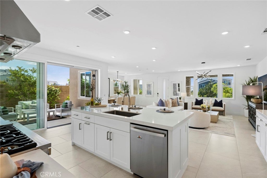 306 Treble, Irvine CA 92618 - Photo 8