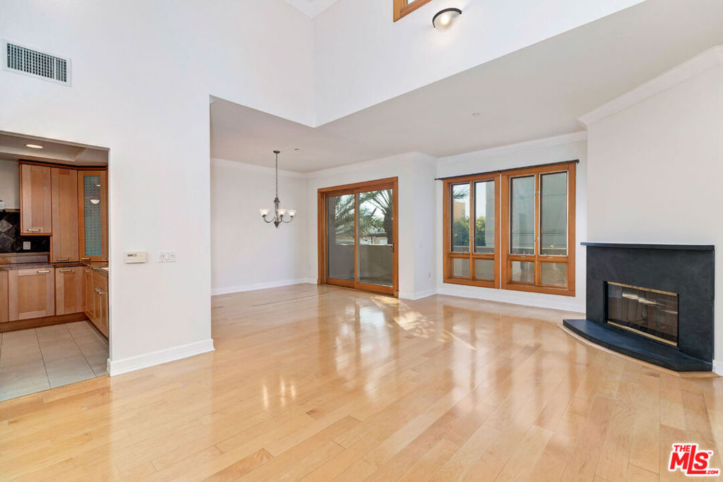 411 N Oakhurst Drive 404