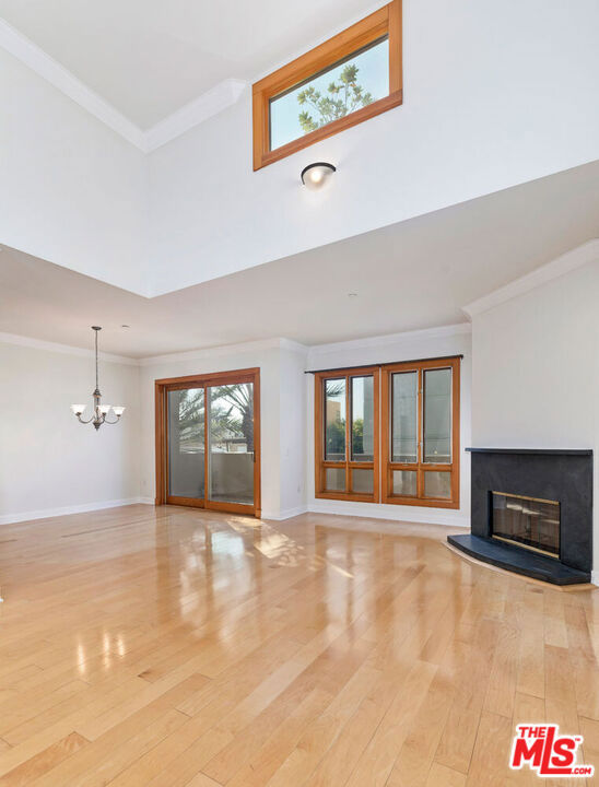 411 N Oakhurst Drive 404