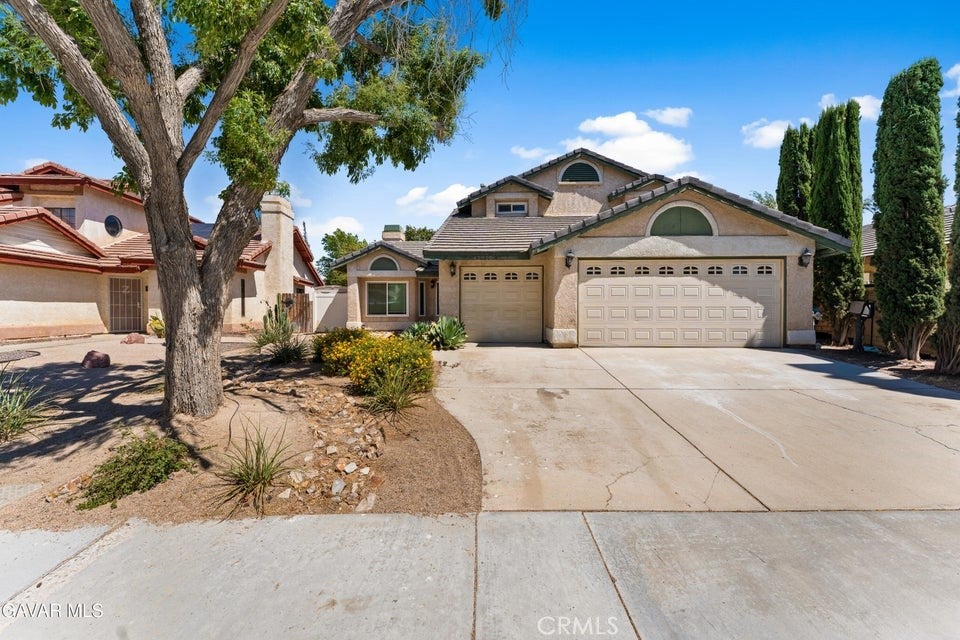 Photo of 42910 Burlwood DR, Lancaster, CA 93536 (MLS # SR26216876)