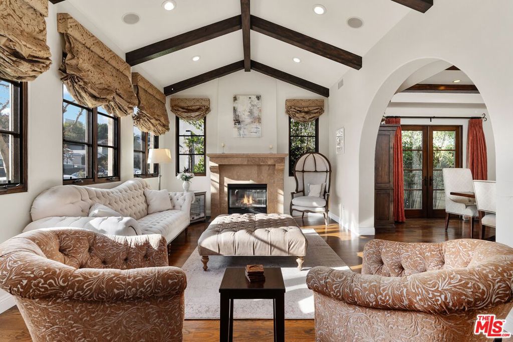 3522 S Barrington Avenue