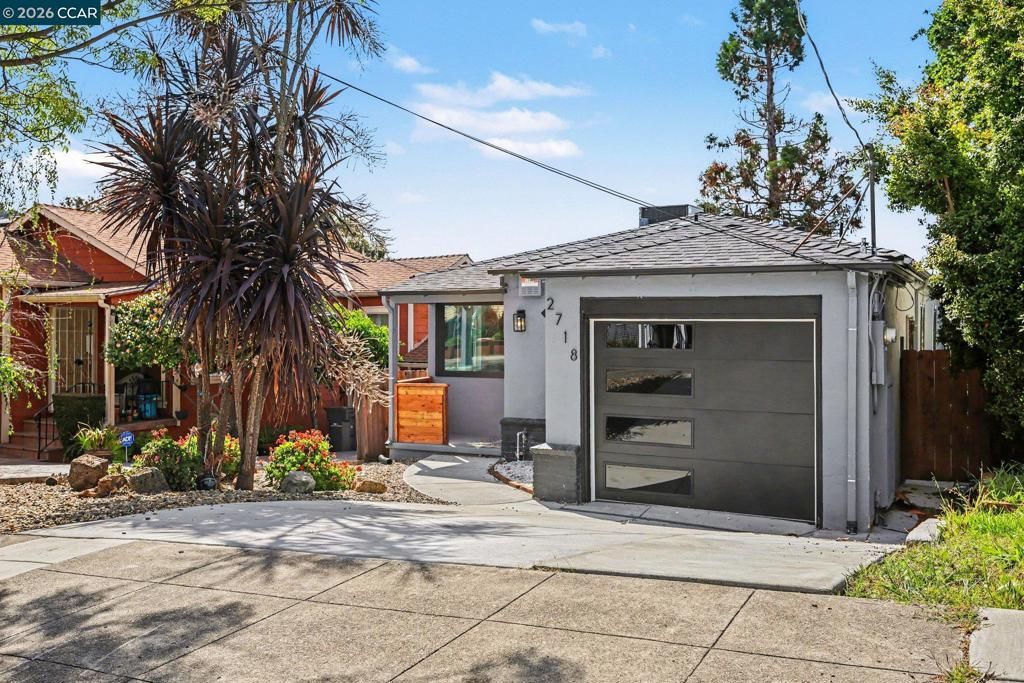 Photo of 2718 Oliver Ave Ave, Oakland, CA 94605 (MLS # 41131196)