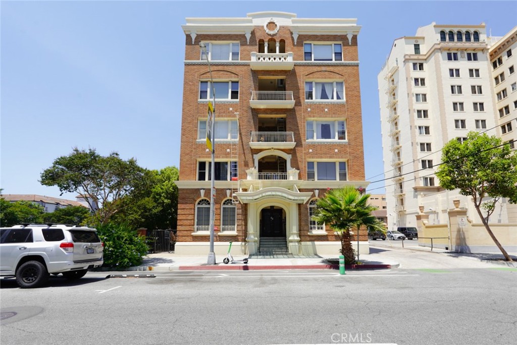 325 W 3rd Street 107