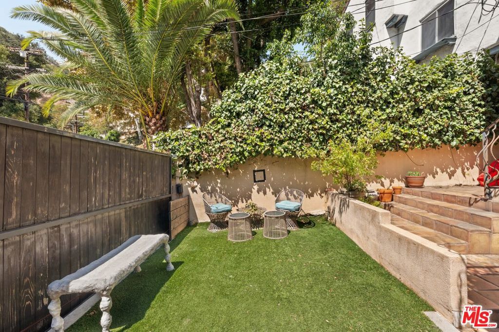 2132 Laurel Canyon Boulevard