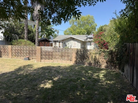 Photo of 5136 Noble Avenue, Los Angeles, CA 91403 (MLS # 26862085)