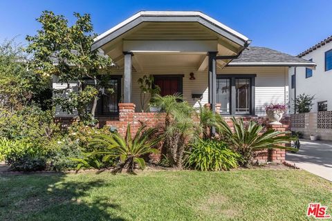 Photo of 2324 Louella Avenue, Venice, CA 90291 (MLS # 25505357) Photo of 2324 Louella Avenue, Venice, CA 90291 (MLS # 25505357)