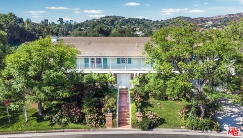 Photo of 3541 Westfall Drive, Encino, CA 91436 (MLS # 25582053)
