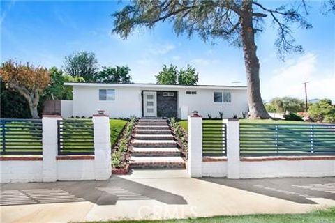 Photo of 9661 Hayvenhurst AVE, Northridge, CA 91343 (MLS # SR26113321)