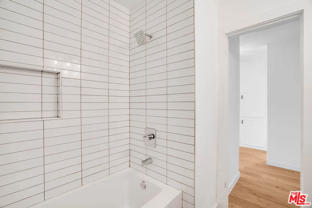 Tarzana, California 91335, United States, 3 Bedrooms Bedrooms, ,2 BathroomsBathrooms,Residential,Active,192305